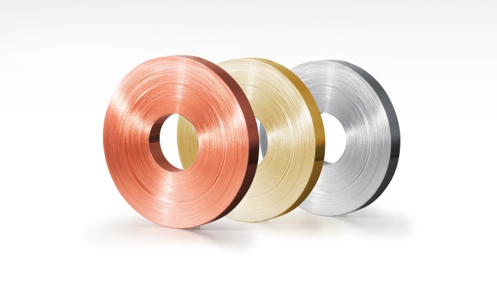 Produktbild von gerollten Bändern aus Kupfer, Messing und Aluminium