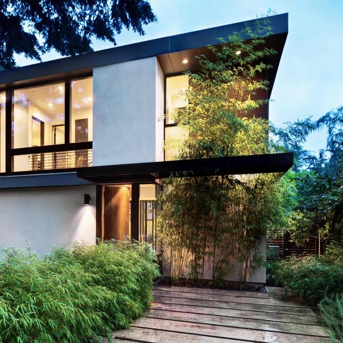 Haus in moderner Architektur, innen beleuchtet